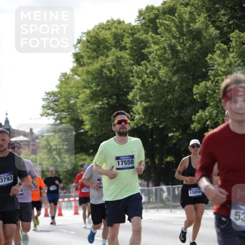 29.06.2025 - hella hamburg halbmarathon Jannik Wohlers http://msf.ph/oto/8283697 29.06.2025 10:03:12 Lombardsbrücke 1114, 1161, 1885, 2277, 2683, 2759, 4307, 5384, 5396, 5464, 6391, 7006, 7277, 7278, 7279, 8484, 10389, 11402, 12377, 13793, 13976, 15539, 15643, 15859, 16371, 16621, 17226, 17550, 18028, 18999 meine-sportfotos.de