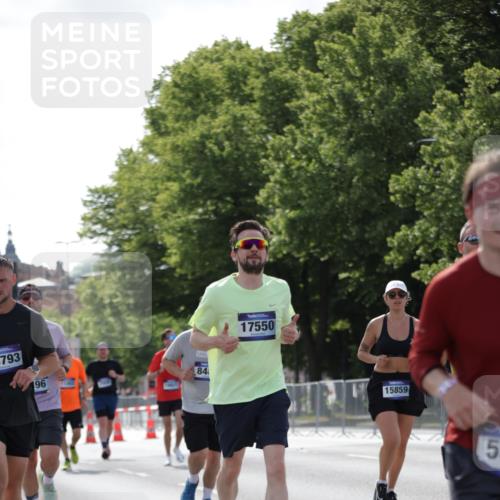 29.06.2025 - hella hamburg halbmarathon Jannik Wohlers http://msf.ph/oto/8283729 29.06.2025 10:03:12 Lombardsbrücke 1114, 1161, 1885, 2277, 2683, 2759, 4307, 5384, 5396, 5464, 6391, 7006, 7277, 7278, 7279, 8484, 10389, 11402, 12377, 13793, 13976, 15539, 15643, 15859, 16371, 16621, 17226, 17550, 18028, 18999 meine-sportfotos.de