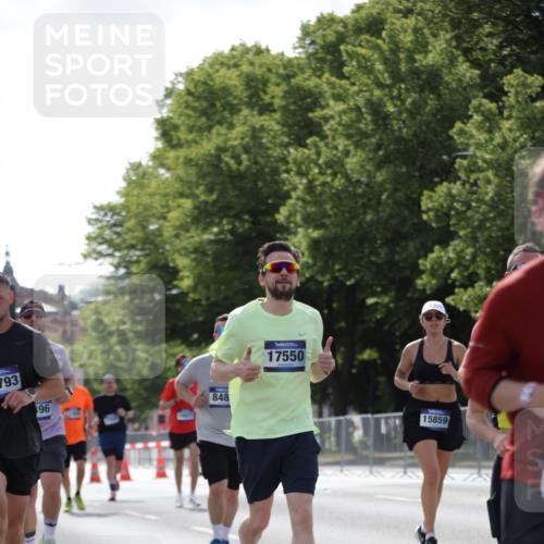 29.06.2025 - hella hamburg halbmarathon Jannik Wohlers http://msf.ph/oto/8283739 29.06.2025 10:03:12 Lombardsbrücke 1114, 1161, 1885, 2277, 2683, 2759, 4307, 5384, 5396, 5464, 6391, 7006, 7277, 7278, 7279, 8484, 10389, 11402, 12377, 13793, 13976, 15539, 15643, 15859, 16371, 16621, 17226, 17550, 18028, 18999 meine-sportfotos.de