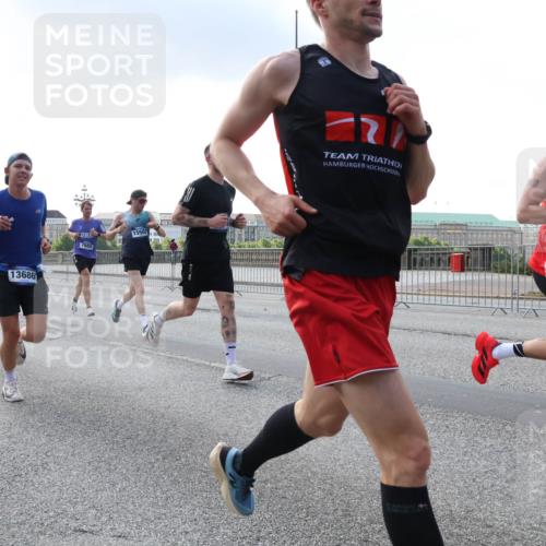 29.06.2025 - hella hamburg halbmarathon Lena Gebhardt http://msf.ph/oto/8283746 29.06.2025 09:45:47 Lombardsbrücke 13686, 15507, 7880, 57, 1080, 1686, 1707, 1894, 1990, 2460, 2689, 3043, 4050, 4129, 4463, 4679, 4698, 4749, 4812, 5070, 5187, 5328, 5550, 5746, 5826, 6358, 6495, 6878, 7186, 7272, 7389, 7481, 7651, 7723, 7880, 7965, 8062, 8190, 8209, 8883, 9137, 9571, 9634, 10017, 10171, 10270, 10484, 10876, 11120, 11199, 11413, 11857, 12189, 12232, 12234, 12308, 12681, 12691, 12988, 13066, 13167, 13343, 13618, 13686, 13754, 14028, 14167 meine-sportfotos.de