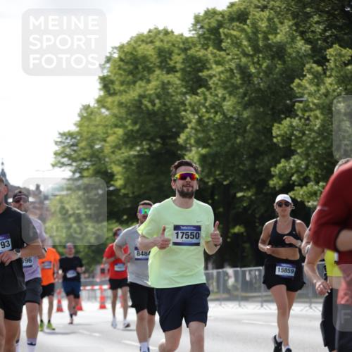 29.06.2025 - hella hamburg halbmarathon Jannik Wohlers http://msf.ph/oto/8283761 29.06.2025 10:03:12 Lombardsbrücke 1114, 1161, 1885, 2277, 2683, 2759, 4307, 5384, 5396, 5464, 6391, 7006, 7277, 7278, 7279, 8484, 10389, 11402, 12377, 13793, 13976, 15539, 15643, 15859, 16371, 16621, 17226, 17550, 18028, 18999 meine-sportfotos.de