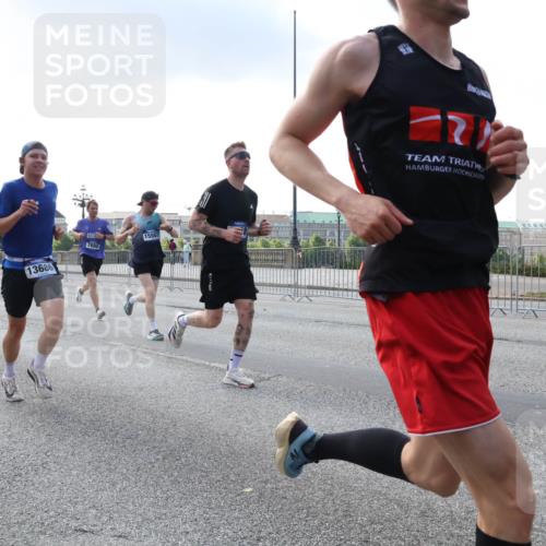 29.06.2025 - hella hamburg halbmarathon Lena Gebhardt http://msf.ph/oto/8283791 29.06.2025 09:45:47 Lombardsbrücke 7880, 13686, 15507, 1027, 57, 1080, 1686, 1707, 1894, 1990, 2460, 2689, 3043, 4050, 4129, 4463, 4679, 4698, 4749, 4812, 5070, 5187, 5328, 5550, 5746, 5826, 6358, 6495, 6878, 7186, 7272, 7389, 7481, 7651, 7723, 7880, 7965, 8062, 8190, 8209, 8883, 9137, 9571, 9634, 10017, 10171, 10270, 10484, 10876, 11120, 11199, 11413, 11857, 12189, 12232, 12234, 12308, 12681, 12691, 12988, 13066, 13167, 13343, 13618, 13686, 13754, 14028, 14167 meine-sportfotos.de