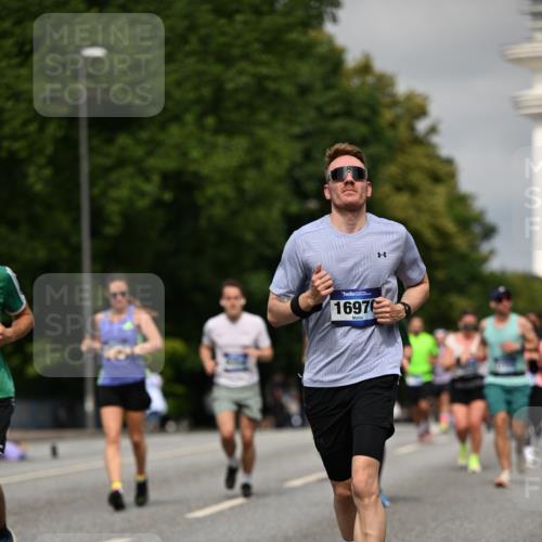 29.06.2025 - hella hamburg halbmarathon Dr. Thomas Lammeyer http://msf.ph/oto/8283823 29.06.2025 10:15:53 Kennedybrücke 1062, 1790, 2661, 3746, 3837, 4499, 6966, 7370, 7474, 8368, 9119, 9253, 9254, 9405, 10042 meine-sportfotos.de