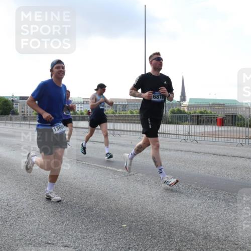 29.06.2025 - hella hamburg halbmarathon Lena Gebhardt http://msf.ph/oto/8283849 29.06.2025 09:45:47 Lombardsbrücke 1375, 13686, 7880, 1, 6878, 57, 1080, 1686, 1707, 1894, 1990, 2460, 2689, 3043, 4050, 4129, 4463, 4679, 4698, 4749, 4812, 5070, 5187, 5328, 5550, 5746, 5826, 6358, 6495, 6878, 7186, 7272, 7389, 7481, 7651, 7723, 7880, 7965, 8062, 8190, 8209, 8883, 9137, 9571, 9634, 10017, 10171, 10270, 10484, 10876, 11120, 11199, 11413, 11857, 12189, 12232, 12234, 12308, 12681, 12691, 12988, 13066, 13167, 13343, 13618, 13686, 13754, 14028, 14167 meine-sportfotos.de