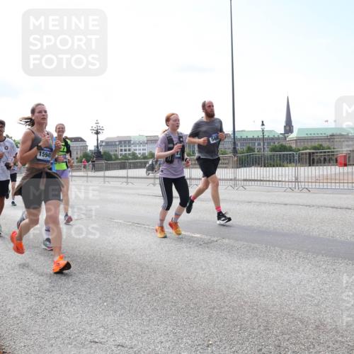 29.06.2025 - hella hamburg halbmarathon Lena Gebhardt http://msf.ph/oto/8283873 29.06.2025 10:11:44 Lombardsbrücke 1328, 1531, 1723, 1866, 1992, 3363, 3837, 4227, 5379, 5605, 7571, 8115, 8206, 8207, 8368, 8807, 8810, 9119, 9191, 9428, 10042, 10372, 10409, 10428, 11321, 11507, 11537, 11755, 11917, 12286, 12473, 13177, 13203, 13542, 13603, 13939, 13958, 14008, 14149, 14384, 15797, 15945, 16383, 17080, 17638, 17774, 17787, 17866, 18261, 18278, 18382, 18395, 19172 meine-sportfotos.de
