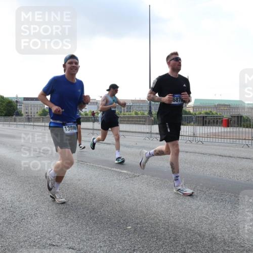 29.06.2025 - hella hamburg halbmarathon Lena Gebhardt http://msf.ph/oto/8283907 29.06.2025 09:45:47 Lombardsbrücke 13686, 6878, 57, 1080, 1686, 1707, 1894, 1990, 2460, 2689, 3043, 4050, 4129, 4463, 4679, 4698, 4749, 4812, 5070, 5187, 5328, 5550, 5746, 5826, 6358, 6495, 6878, 7186, 7272, 7389, 7481, 7651, 7723, 7880, 7965, 8062, 8190, 8209, 8883, 9137, 9571, 9634, 10017, 10171, 10270, 10484, 10876, 11120, 11199, 11413, 11857, 12189, 12232, 12234, 12308, 12681, 12691, 12988, 13066, 13167, 13343, 13618, 13686, 13754, 14028, 14167 meine-sportfotos.de