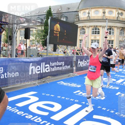 29.06.2025 - hella hamburg halbmarathon Michael Strokosch http://msf.ph/oto/8283923 29.06.2025 10:55:02 Ziel 1327, 2884, 3652, 4249, 4616, 4938, 5020, 6433, 6994, 8514, 8698, 10266, 13988, 14638, 14750, 14845, 15126, 15156, 15879, 16047, 16623, 16868, 18181, 18325 meine-sportfotos.de