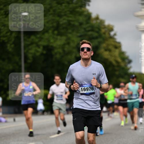 29.06.2025 - hella hamburg halbmarathon Dr. Thomas Lammeyer http://msf.ph/oto/8283949 29.06.2025 10:15:54 Kennedybrücke 1062, 1790, 2661, 3746, 3837, 4499, 6966, 7370, 7474, 8368, 9119, 9253, 9254, 9405, 10042 meine-sportfotos.de