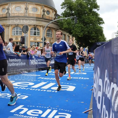 29.06.2025 - hella hamburg halbmarathon Strokosch-Dieckow http://msf.ph/oto/8283965 29.06.2025 10:47:13 Ziel 2623, 2864, 4093, 5024, 6134, 6168, 6203, 6373, 6716, 7480, 7908, 10208, 10211, 11518, 12579, 13007, 13672, 13782, 14722, 15611, 15684, 16286, 17718, 17915, 18856 meine-sportfotos.de