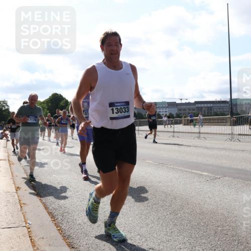 29.06.2025 - hella hamburg halbmarathon Lena Gebhardt http://msf.ph/oto/8283975 29.06.2025 09:58:16 Lombardsbrücke 17176, 9656, 103, 13033, 1034, 1179, 1190, 1258, 1285, 1320, 1321, 1335, 1563, 1815, 1870, 2029, 2034, 2070, 2138, 2397, 2417, 2448, 2612, 2636, 2656, 2711, 3041, 3058, 3091, 3097, 3114, 3251, 3859, 4814, 4903, 5093, 5259, 5305, 5672, 5721, 5775, 5894, 6164, 6272, 6355, 6356, 6433, 6569, 6580, 6628, 6754, 6776, 6897, 7065, 7409, 7478, 7509, 7646, 7724, 7856, 7896, 7952, 7976, 8154, 8311, 8393, 8508, 8590, 8825, 9012, 9057, 9562, 9656, 10084 meine-sportfotos.de