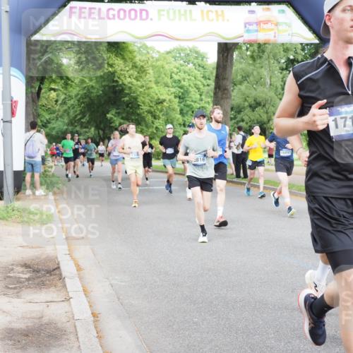 29.06.2025 - hella hamburg halbmarathon MichiJ http://msf.ph/oto/8283976 29.06.2025 10:32:31 Zwischen KM18-KM19 1220, 1468, 1782, 1941, 2365, 2402, 2707, 2816, 3021, 5231, 5476, 5624, 6991, 7191, 7322, 8871, 9444, 9633, 9931, 10193, 12657, 12711, 13975, 15280, 16549, 16720, 17097, 17120, 17376, 17406, 17729, 17977, 18107, 18437, 18464, 18560, 18691, 18765, 19206, 19207, 19210 meine-sportfotos.de