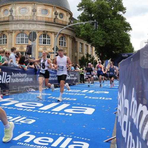 29.06.2025 - hella hamburg halbmarathon Strokosch-Dieckow http://msf.ph/oto/8283981 29.06.2025 10:47:16 Ziel 2274, 2623, 2864, 5024, 6134, 6168, 6203, 6373, 6716, 7480, 10208, 10211, 10423, 11077, 11491, 11518, 13007, 13672, 13782, 14722, 15611, 16089, 16286, 17718, 17915, 18856 meine-sportfotos.de