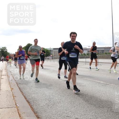 29.06.2025 - hella hamburg halbmarathon Lena Gebhardt http://msf.ph/oto/8283995 29.06.2025 10:20:44 Lombardsbrücke 4288, 5625, 2053, 18007, 11100, 1011, 1046, 1069, 1471, 1474, 2053, 2101, 2325, 2478, 2834, 2923, 2945, 3247, 3434, 3733, 3781, 3813, 3842, 4082, 4154, 4166, 4288, 4350, 4422, 4754, 4869, 5041, 5181, 5625, 5831, 5937, 6608, 6951, 7018, 7101, 7131, 8025, 8113, 8588, 8724, 8940, 9005, 9011, 9136, 9236, 9722, 9873, 9981, 10041, 10050, 10350, 10414, 10585, 10595, 10613, 10647, 10754, 11100, 11145, 11603, 11835, 11995, 12694, 12844 meine-sportfotos.de