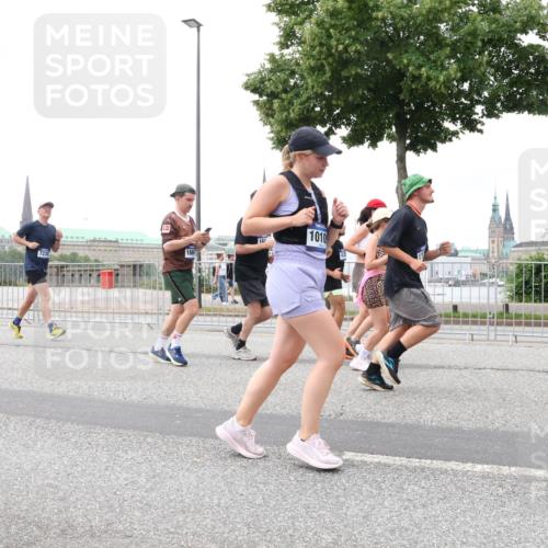 29.06.2025 - hella hamburg halbmarathon Lena Gebhardt http://msf.ph/oto/8284009 29.06.2025 10:55:12 Lombardsbrücke 15782, 166, 16, 1010, 1013, 1917, 2090, 2452, 2566, 2632, 3002, 3115, 3157, 3274, 3577, 4039, 4191, 4192, 4628, 5040, 5392, 5483, 5500, 5727, 5882, 6395, 6396, 6839, 6944, 7219, 7238, 7680, 7766, 8012, 8186, 8403, 8519, 9596, 10109, 10458, 10686, 10885, 11109, 11226, 11737, 11788, 11908, 12147, 12148, 12240, 12268, 12270, 13098, 13230, 13283, 13548, 13944, 13945, 13979, 13980, 14515, 14727, 15152, 15160, 16385 meine-sportfotos.de