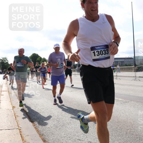 29.06.2025 - hella hamburg halbmarathon Lena Gebhardt http://msf.ph/oto/8284018 29.06.2025 09:58:17 Lombardsbrücke 7321, 17176, 9656, 034, 13033, 1034, 1179, 1190, 1258, 1285, 1320, 1321, 1335, 1815, 1870, 2029, 2034, 2070, 2138, 2397, 2417, 2448, 2612, 2636, 2656, 2711, 3041, 3058, 3091, 3097, 3114, 3251, 3819, 3859, 4814, 4903, 5093, 5259, 5305, 5378, 5672, 5721, 5775, 5894, 6164, 6272, 6355, 6356, 6433, 6569, 6580, 6628, 6754, 6776, 6897, 7065, 7409, 7478, 7509, 7646, 7724, 7856, 7896, 7952, 7976, 8154, 8311, 8393, 8508, 8590, 8825, 9012, 9057, 9562, 9656, 10084 meine-sportfotos.de