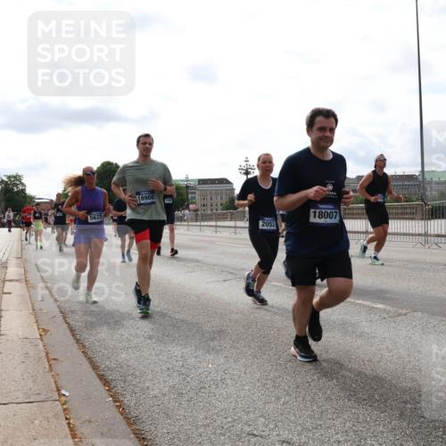 29.06.2025 - hella hamburg halbmarathon Lena Gebhardt http://msf.ph/oto/8284045 29.06.2025 10:20:44 Lombardsbrücke 5625, 18908, 4280, 2053, 18007, 1110, 1011, 1046, 1069, 1471, 1474, 2053, 2101, 2325, 2478, 2834, 2923, 2945, 3247, 3434, 3733, 3781, 3813, 3842, 4082, 4154, 4166, 4288, 4350, 4422, 4754, 4869, 5041, 5181, 5625, 5831, 5937, 6608, 6951, 7018, 7101, 7131, 8025, 8113, 8588, 8724, 8940, 9005, 9011, 9136, 9236, 9722, 9873, 9981, 10041, 10050, 10350, 10414, 10585, 10595, 10613, 10647, 10754, 11100, 11145, 11603, 11835, 11995, 12694, 12844 meine-sportfotos.de