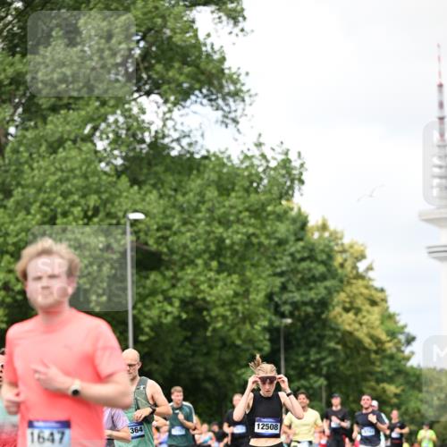 29.06.2025 - hella hamburg halbmarathon Dr. Thomas Lammeyer http://msf.ph/oto/8284063 29.06.2025 10:36:59 Kennedybrücke 1237, 1647, 1732, 1879, 2059, 2384, 2959, 3221, 3391, 3422, 3653, 3660, 3670, 3708, 3753, 4030, 4096, 4555, 5110, 5156, 5581, 6861, 7135, 7531, 7749, 7750, 7789, 8170, 8839, 8840, 8914, 9010, 9034, 9471, 9542, 9765, 9768, 9812, 10002, 10203, 10470, 10624, 10770, 11076 meine-sportfotos.de