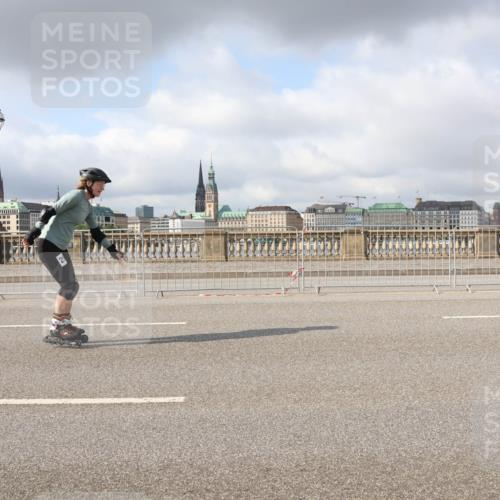 29.06.2025 - hella hamburg halbmarathon Lena Gebhardt http://msf.ph/oto/8284090 29.06.2025 09:05:24 Lombardsbrücke  meine-sportfotos.de