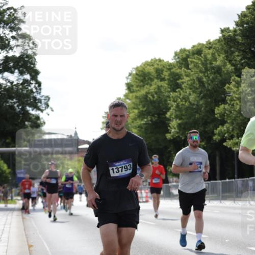 29.06.2025 - hella hamburg halbmarathon Jannik Wohlers http://msf.ph/oto/8284106 29.06.2025 10:03:14 Lombardsbrücke 1161, 1885, 2277, 2683, 2759, 4307, 5384, 5396, 5464, 6391, 7006, 7277, 7278, 7279, 8484, 8727, 10389, 11402, 12377, 13793, 13976, 15539, 15643, 15859, 16371, 16621, 17226, 17550, 17955, 18999 meine-sportfotos.de