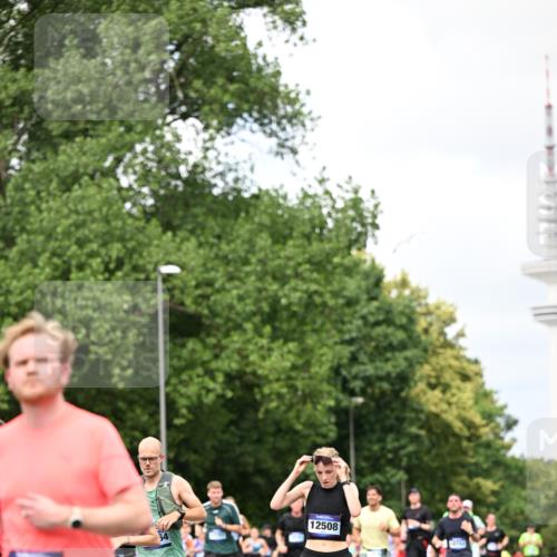 29.06.2025 - hella hamburg halbmarathon Dr. Thomas Lammeyer http://msf.ph/oto/8284149 29.06.2025 10:36:59 Kennedybrücke 1237, 1647, 1732, 1879, 2059, 2384, 2959, 3221, 3391, 3422, 3653, 3660, 3670, 3708, 3753, 4030, 4096, 4555, 5110, 5156, 5581, 6861, 7135, 7531, 7749, 7750, 7789, 8170, 8839, 8840, 8914, 9010, 9034, 9471, 9542, 9765, 9768, 9812, 10002, 10203, 10470, 10624, 10770, 11076 meine-sportfotos.de
