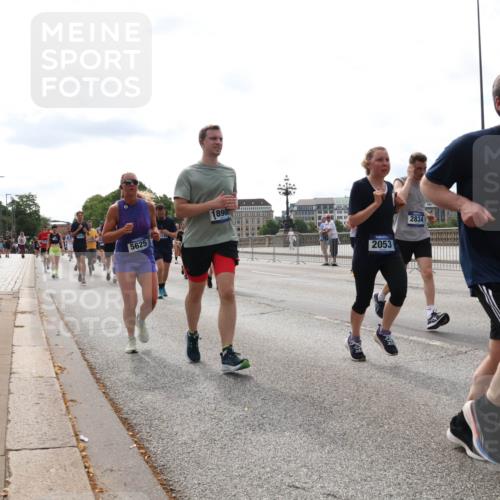 29.06.2025 - hella hamburg halbmarathon Lena Gebhardt http://msf.ph/oto/8284195 29.06.2025 10:20:44 Lombardsbrücke 1890, 5625, 2053, 2834, 18007, 1011, 1046, 1069, 1471, 1474, 2053, 2101, 2325, 2478, 2834, 2923, 2945, 3247, 3434, 3733, 3781, 3813, 3842, 4082, 4154, 4166, 4288, 4350, 4422, 4754, 4869, 5041, 5181, 5625, 5831, 5937, 6608, 6951, 7018, 7101, 7131, 8025, 8113, 8588, 8724, 8940, 9005, 9011, 9136, 9236, 9722, 9873, 9981, 10041, 10050, 10350, 10414, 10585, 10595, 10613, 10647, 10754, 11100, 11145, 11603, 11835, 11995, 12694, 12844 meine-sportfotos.de