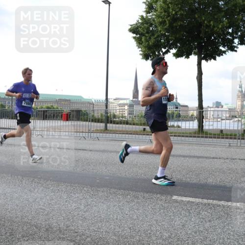 29.06.2025 - hella hamburg halbmarathon Lena Gebhardt http://msf.ph/oto/8284236 29.06.2025 09:45:48 Lombardsbrücke 7880, 155, 57, 1080, 1686, 1707, 1894, 1990, 2460, 2689, 3043, 4050, 4129, 4463, 4679, 4698, 4749, 4812, 5070, 5187, 5328, 5550, 5746, 5826, 6358, 6495, 6878, 7186, 7272, 7389, 7481, 7651, 7723, 7880, 7965, 8062, 8190, 8209, 8883, 9137, 9571, 9634, 10017, 10171, 10270, 10484, 10876, 11120, 11199, 11413, 11857, 12189, 12232, 12234, 12308, 12681, 12691, 12988, 13066, 13167, 13343, 13618, 13686, 13754, 14028, 14167 meine-sportfotos.de