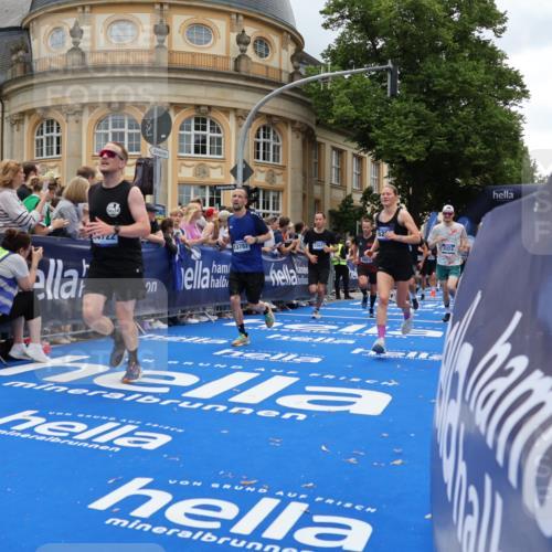 29.06.2025 - hella hamburg halbmarathon Strokosch-Dieckow http://msf.ph/oto/8284244 29.06.2025 10:47:21 Ziel 51, 1012, 2274, 2839, 2864, 2869, 3304, 5024, 5532, 5650, 6134, 6168, 6203, 8693, 8852, 9305, 10423, 11077, 11491, 11518, 13672, 13782, 14722, 15350, 15611, 15923, 16089, 16286, 16819, 17846, 18758, 18856, 18974 meine-sportfotos.de