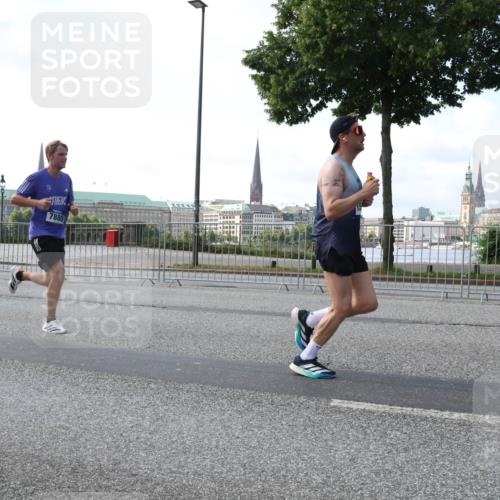 29.06.2025 - hella hamburg halbmarathon Lena Gebhardt http://msf.ph/oto/8284267 29.06.2025 09:45:48 Lombardsbrücke 7880, 57, 1080, 1686, 1707, 1894, 1990, 2460, 2689, 3043, 4050, 4129, 4463, 4679, 4698, 4749, 4812, 5070, 5187, 5328, 5550, 5746, 5826, 6358, 6495, 6878, 7186, 7272, 7389, 7481, 7651, 7723, 7880, 7965, 8062, 8190, 8209, 8883, 9137, 9571, 9634, 10017, 10171, 10270, 10484, 10876, 11120, 11199, 11413, 11857, 12189, 12232, 12234, 12308, 12681, 12691, 12988, 13066, 13167, 13343, 13618, 13686, 13754, 14028, 14167 meine-sportfotos.de