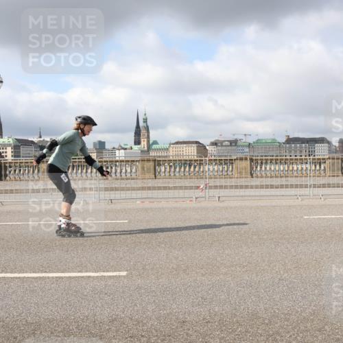 29.06.2025 - hella hamburg halbmarathon Lena Gebhardt http://msf.ph/oto/8284272 29.06.2025 09:05:24 Lombardsbrücke  meine-sportfotos.de