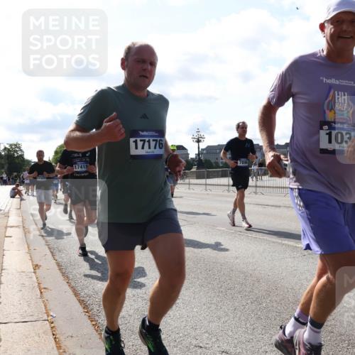 29.06.2025 - hella hamburg halbmarathon Lena Gebhardt http://msf.ph/oto/8284287 29.06.2025 09:58:18 Lombardsbrücke 17321, 17415, 17176, 7896, 103, 1034, 1179, 1190, 1258, 1285, 1320, 1321, 1335, 1815, 1870, 2029, 2034, 2070, 2138, 2397, 2417, 2448, 2518, 2612, 2636, 2656, 2711, 3041, 3058, 3091, 3097, 3114, 3251, 3819, 3859, 4152, 4814, 4903, 5093, 5259, 5378, 5672, 5721, 5775, 5894, 6164, 6272, 6355, 6356, 6433, 6569, 6580, 6592, 6628, 6754, 6776, 6897, 7065, 7409, 7478, 7509, 7646, 7724, 7856, 7896, 7952, 7976, 8154, 8311, 8393, 8508, 8590, 8825, 9012, 9057, 9562, 9656, 10084 meine-sportfotos.de