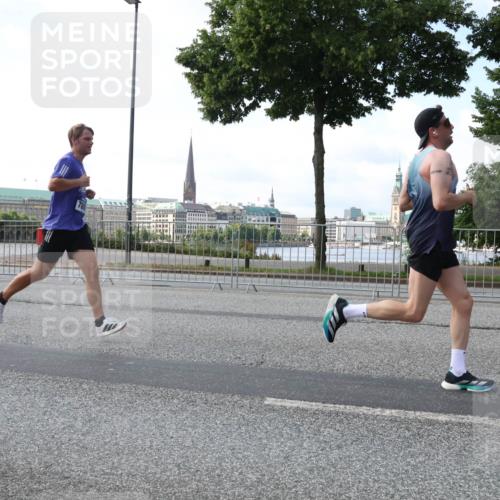 29.06.2025 - hella hamburg halbmarathon Lena Gebhardt http://msf.ph/oto/8284323 29.06.2025 09:45:49 Lombardsbrücke 57, 1080, 1686, 1707, 1894, 1990, 2460, 2689, 3043, 4050, 4129, 4463, 4679, 4698, 4749, 4812, 5070, 5187, 5328, 5550, 5746, 5826, 6358, 6495, 6878, 7186, 7272, 7389, 7481, 7651, 7723, 7880, 7965, 8062, 8190, 8209, 8883, 9137, 9345, 9571, 9634, 10017, 10171, 10270, 10453, 10484, 10876, 11120, 11199, 11413, 11857, 12189, 12232, 12234, 12308, 12681, 12691, 12988, 13066, 13167, 13343, 13618, 13686, 13754, 14028, 14167 meine-sportfotos.de
