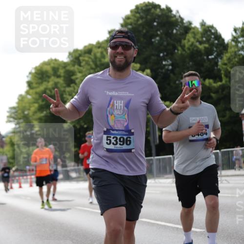 29.06.2025 - hella hamburg halbmarathon Jannik Wohlers http://msf.ph/oto/8284344 29.06.2025 10:03:16 Lombardsbrücke 1161, 1367, 2277, 2683, 2759, 5384, 5396, 5464, 7006, 7277, 7278, 7279, 8484, 8727, 9280, 10389, 11402, 12377, 13793, 15643, 15859, 16371, 16621, 17226, 17550, 17955, 18999 meine-sportfotos.de