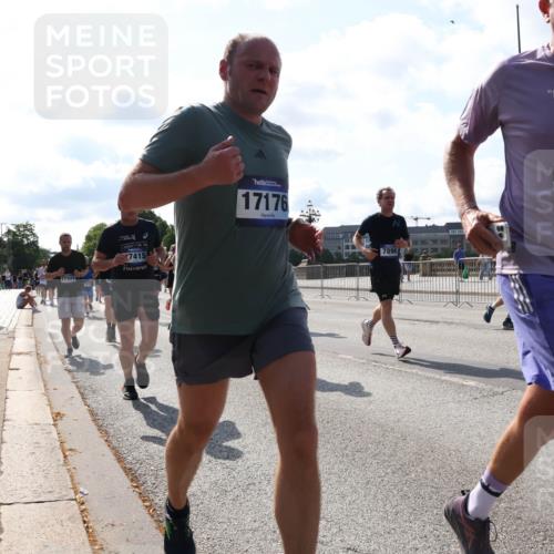 29.06.2025 - hella hamburg halbmarathon Lena Gebhardt http://msf.ph/oto/8284348 29.06.2025 09:58:18 Lombardsbrücke 17321, 7415, 17176, 7896, 1034, 1034, 1179, 1190, 1258, 1285, 1320, 1321, 1335, 1815, 1870, 2029, 2034, 2070, 2138, 2397, 2417, 2448, 2518, 2612, 2636, 2656, 2711, 3041, 3058, 3091, 3097, 3114, 3251, 3819, 3859, 4152, 4814, 4903, 5093, 5259, 5378, 5672, 5721, 5775, 5894, 6164, 6272, 6355, 6356, 6433, 6569, 6580, 6592, 6628, 6754, 6776, 6897, 7065, 7409, 7478, 7509, 7646, 7724, 7856, 7896, 7952, 7976, 8154, 8311, 8393, 8508, 8590, 8825, 9012, 9057, 9562, 9656, 10084 meine-sportfotos.de