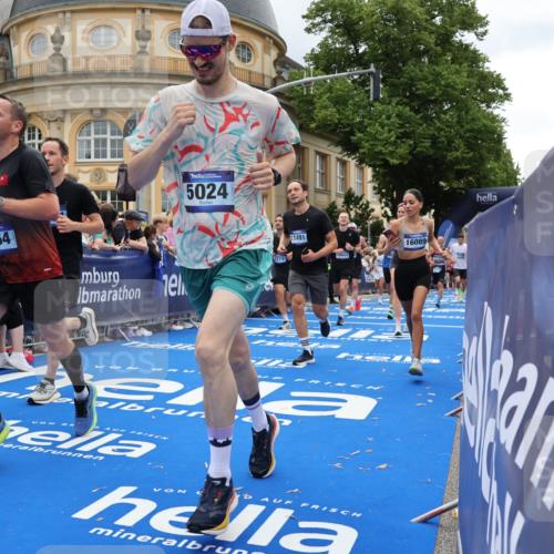 29.06.2025 - hella hamburg halbmarathon Strokosch-Dieckow http://msf.ph/oto/8284353 29.06.2025 10:47:23 Ziel 51, 1012, 1592, 2274, 2839, 2864, 2869, 2953, 3304, 5024, 5532, 5650, 6168, 6203, 8693, 8852, 9305, 10423, 11021, 11077, 11491, 11518, 12870, 13782, 14722, 15350, 15611, 15923, 16089, 16286, 16819, 17846, 17905, 18758, 18974 meine-sportfotos.de