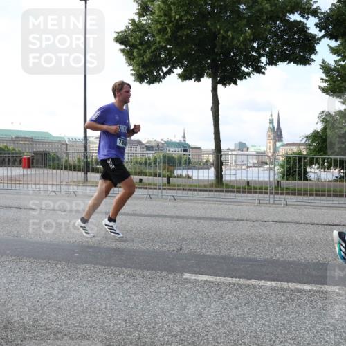 29.06.2025 - hella hamburg halbmarathon Lena Gebhardt http://msf.ph/oto/8284372 29.06.2025 09:45:49 Lombardsbrücke 57, 1080, 1686, 1707, 1894, 1990, 2460, 2689, 3043, 4050, 4129, 4463, 4679, 4698, 4749, 4812, 5070, 5187, 5328, 5550, 5746, 5826, 6358, 6495, 6878, 7186, 7272, 7389, 7481, 7651, 7723, 7880, 7965, 8062, 8190, 8209, 8883, 9137, 9345, 9571, 9634, 10017, 10171, 10270, 10453, 10484, 10876, 11120, 11199, 11413, 11857, 12189, 12232, 12234, 12308, 12681, 12691, 12988, 13066, 13167, 13343, 13618, 13686, 13754, 14028, 14167 meine-sportfotos.de