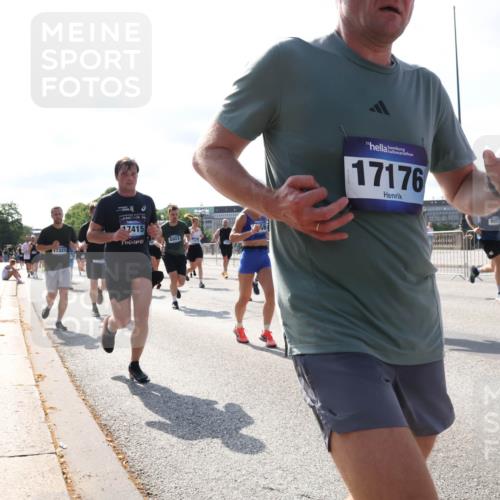 29.06.2025 - hella hamburg halbmarathon Lena Gebhardt http://msf.ph/oto/8284397 29.06.2025 09:58:18 Lombardsbrücke 1, 321, 9957, 17415, 4903, 17176, 1034, 1179, 1190, 1258, 1285, 1320, 1321, 1335, 1815, 1870, 2029, 2034, 2070, 2138, 2397, 2417, 2448, 2518, 2612, 2636, 2656, 2711, 3041, 3058, 3091, 3097, 3114, 3251, 3819, 3859, 4152, 4814, 4903, 5093, 5259, 5378, 5672, 5721, 5775, 5894, 6164, 6272, 6355, 6356, 6433, 6569, 6580, 6592, 6628, 6754, 6776, 6897, 7065, 7409, 7478, 7509, 7646, 7724, 7856, 7896, 7952, 7976, 8154, 8311, 8393, 8508, 8590, 8825, 9012, 9057, 9562, 9656, 10084 meine-sportfotos.de