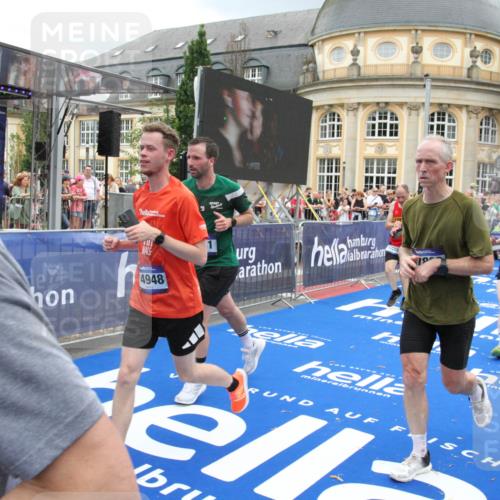 29.06.2025 - hella hamburg halbmarathon Michael Strokosch http://msf.ph/oto/8284401 29.06.2025 10:55:11 Ziel 1549, 1628, 2119, 2448, 2884, 3041, 3791, 3945, 4903, 6355, 8691, 9060, 9361, 9380, 10191, 10192, 11333, 11747, 11976, 12248, 12961, 13297, 14750, 14834, 14948, 16108, 16630, 17803, 17842, 18031, 18966 meine-sportfotos.de