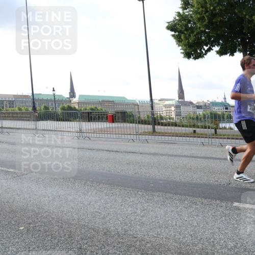 29.06.2025 - hella hamburg halbmarathon Lena Gebhardt http://msf.ph/oto/8284402 29.06.2025 09:45:49 Lombardsbrücke 57, 1080, 1686, 1707, 1894, 1990, 2460, 2689, 3043, 4050, 4129, 4463, 4679, 4698, 4749, 4812, 5070, 5187, 5328, 5550, 5746, 5826, 6358, 6495, 6878, 7186, 7272, 7389, 7481, 7651, 7723, 7880, 7965, 8062, 8190, 8209, 8883, 9137, 9345, 9571, 9634, 10017, 10171, 10270, 10453, 10484, 10876, 11120, 11199, 11413, 11857, 12189, 12232, 12234, 12308, 12681, 12691, 12988, 13066, 13167, 13343, 13618, 13686, 13754, 14028, 14167 meine-sportfotos.de