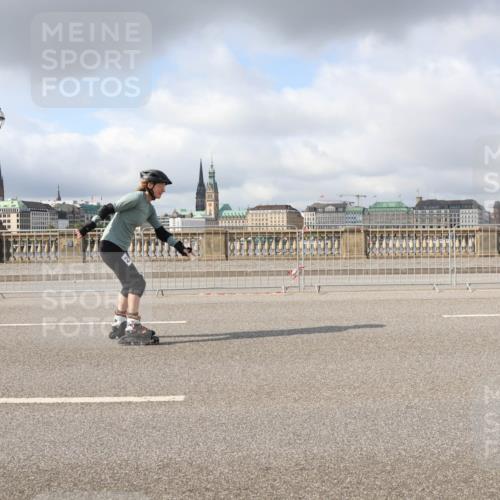 29.06.2025 - hella hamburg halbmarathon Lena Gebhardt http://msf.ph/oto/8284412 29.06.2025 09:05:24 Lombardsbrücke  meine-sportfotos.de