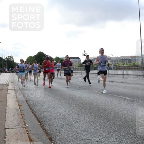 29.06.2025 - hella hamburg halbmarathon Lena Gebhardt http://msf.ph/oto/8284484 29.06.2025 09:45:50 Lombardsbrücke 13167, 15835, 1894, 460, 13754, 57, 1080, 1686, 1707, 1894, 1990, 2460, 2689, 3043, 4050, 4129, 4463, 4679, 4698, 4749, 4812, 5070, 5187, 5328, 5550, 5746, 5826, 6169, 6358, 6495, 6878, 7186, 7272, 7389, 7481, 7651, 7723, 7880, 7965, 8062, 8190, 8209, 8883, 9137, 9345, 9571, 9634, 10017, 10171, 10270, 10453, 10484, 10876, 11120, 11199, 11413, 11857, 12189, 12232, 12234, 12308, 12681, 12691, 12988, 13066, 13167, 13343, 13618, 13686, 13754, 14028, 14167 meine-sportfotos.de