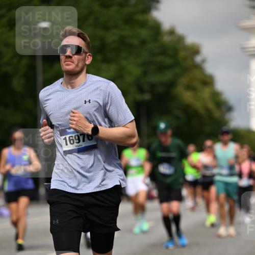29.06.2025 - hella hamburg halbmarathon Dr. Thomas Lammeyer http://msf.ph/oto/8284507 29.06.2025 10:15:55 Kennedybrücke 1062, 1790, 2661, 3746, 3837, 4499, 6966, 7370, 7474, 8207, 8368, 9119, 9253, 9254, 9405, 10042 meine-sportfotos.de