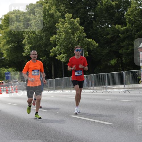 29.06.2025 - hella hamburg halbmarathon Jannik Wohlers http://msf.ph/oto/8284511 29.06.2025 10:03:18 Lombardsbrücke 1161, 1367, 2277, 2683, 2759, 5384, 5396, 5464, 7006, 7306, 8484, 8727, 9280, 10389, 11402, 13793, 15643, 15859, 16621, 17226, 17550, 17955, 18999 meine-sportfotos.de