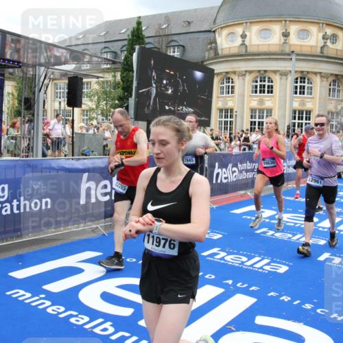 29.06.2025 - hella hamburg halbmarathon Michael Strokosch http://msf.ph/oto/8284539 29.06.2025 10:55:13 Ziel 1549, 1628, 2119, 2448, 3041, 3945, 4903, 6355, 8691, 8973, 9361, 9380, 10188, 10191, 10192, 10582, 11747, 11976, 12248, 12961, 14834, 14948, 15854, 16108, 16630, 17842, 18031, 18966 meine-sportfotos.de