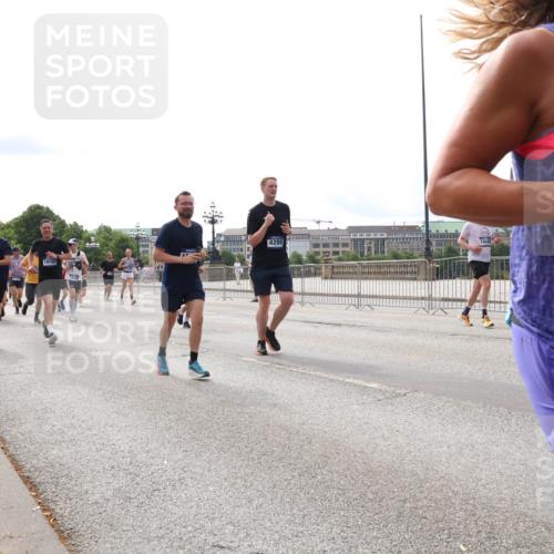 29.06.2025 - hella hamburg halbmarathon Lena Gebhardt http://msf.ph/oto/8284571 29.06.2025 10:20:46 Lombardsbrücke 19132, 4288, 6100, 56, 1011, 1046, 1069, 1471, 1474, 2053, 2101, 2325, 2478, 2834, 2923, 2945, 3247, 3733, 3781, 3813, 4082, 4154, 4166, 4288, 4350, 4422, 4754, 4869, 5041, 5061, 5181, 5625, 5831, 5937, 6608, 6951, 7018, 7131, 8025, 8113, 8588, 8724, 8940, 9005, 9011, 9236, 9722, 9873, 9981, 10041, 10050, 10350, 10585, 10613, 10647, 11100, 11145, 11603, 11835, 11995, 12694, 12844, 13508 meine-sportfotos.de
