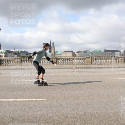 29.06.2025 - hella hamburg halbmarathon Lena Gebhardt http://msf.ph/oto/8284572 29.06.2025 09:05:24 Lombardsbrücke  meine-sportfotos.de