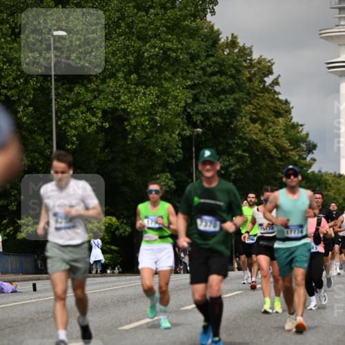 29.06.2025 - hella hamburg halbmarathon Dr. Thomas Lammeyer http://msf.ph/oto/8284599 29.06.2025 10:15:56 Kennedybrücke 1062, 1790, 2661, 3746, 3837, 4499, 6966, 7370, 7474, 8206, 8207, 8368, 9119, 9253, 9254, 9405, 10042 meine-sportfotos.de
