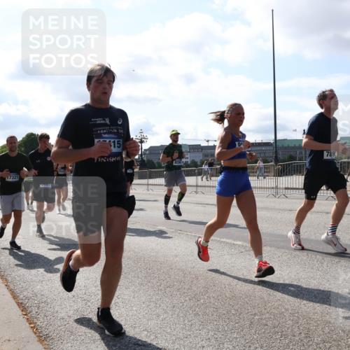 29.06.2025 - hella hamburg halbmarathon Lena Gebhardt http://msf.ph/oto/8284631 29.06.2025 09:58:19 Lombardsbrücke 17321, 0097, 9562, 15, 8590, 789, 1034, 1179, 1190, 1258, 1285, 1320, 1321, 1335, 1815, 1870, 2029, 2034, 2070, 2138, 2397, 2417, 2518, 2612, 2636, 2656, 2711, 3041, 3091, 3097, 3114, 3251, 3819, 3859, 4152, 4814, 4903, 5093, 5259, 5378, 5672, 5721, 5775, 5894, 6164, 6272, 6433, 6569, 6580, 6592, 6628, 6754, 6776, 6897, 7065, 7409, 7478, 7509, 7646, 7724, 7856, 7896, 7952, 7976, 8154, 8311, 8393, 8508, 8590, 8825, 9012, 9057, 9562, 9656, 10084 meine-sportfotos.de