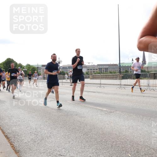 29.06.2025 - hella hamburg halbmarathon Lena Gebhardt http://msf.ph/oto/8284646 29.06.2025 10:20:46 Lombardsbrücke 191, 4288, 1011, 1046, 1069, 1471, 1474, 2053, 2101, 2325, 2478, 2834, 2923, 2945, 3247, 3733, 3781, 3813, 4082, 4154, 4166, 4288, 4350, 4422, 4754, 4869, 5041, 5061, 5181, 5625, 5831, 5937, 6608, 6951, 7018, 7131, 8025, 8113, 8588, 8724, 8940, 9005, 9011, 9236, 9722, 9873, 9981, 10041, 10050, 10350, 10585, 10613, 10647, 11100, 11145, 11603, 11835, 11995, 12694, 12844, 13508 meine-sportfotos.de