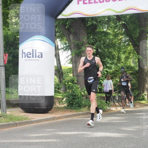 29.06.2025 - hella hamburg halbmarathon KatJ http://msf.ph/oto/8284696 29.06.2025 10:11:27 Zwischen KM18-KM19 12373 meine-sportfotos.de
