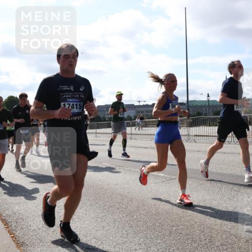 29.06.2025 - hella hamburg halbmarathon Lena Gebhardt http://msf.ph/oto/8284703 29.06.2025 09:58:19 Lombardsbrücke 17321, 6897, 3562, 17415, 96, 789, 905, 1034, 1179, 1190, 1258, 1285, 1320, 1321, 1335, 1815, 1870, 2029, 2034, 2070, 2138, 2397, 2417, 2518, 2612, 2636, 2656, 2711, 3041, 3091, 3097, 3114, 3251, 3819, 3859, 4152, 4814, 4903, 5093, 5259, 5378, 5672, 5721, 5775, 5894, 6164, 6272, 6433, 6569, 6580, 6592, 6628, 6754, 6776, 6897, 7065, 7409, 7478, 7509, 7646, 7724, 7856, 7896, 7952, 7976, 8154, 8311, 8393, 8508, 8590, 8825, 9012, 9057, 9562, 9656, 10084 meine-sportfotos.de